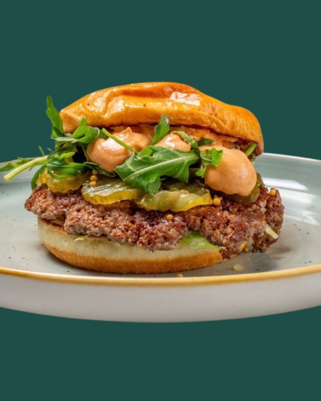 Smash Burger Frankfurt — handgemachter Halal Burger im Giulio Bistro am Osthafen